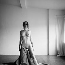  Nude