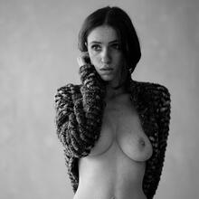  Nude