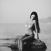  Nude