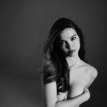  Nude