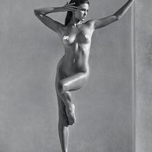  Nude