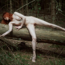  Nude