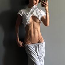  Nude