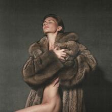  Nude