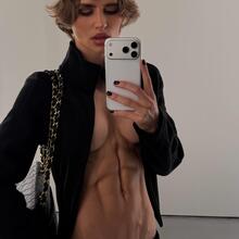  Nude
