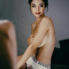  Nude