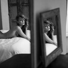  Nude