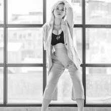  Nude