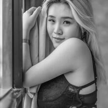 Nude
