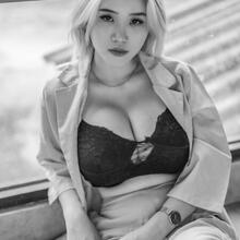  Nude