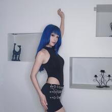  Nude
