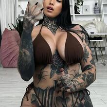  Nude