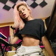  Nude