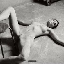  Nude