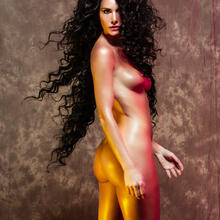  Nude