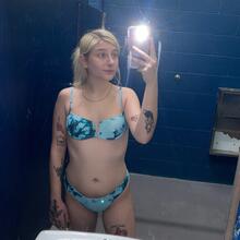  Nude