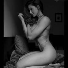  Nude