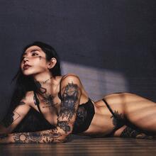  Nude