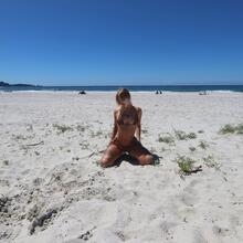  Nude