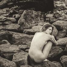  Nude