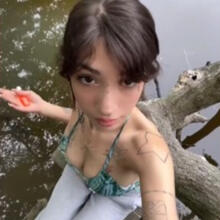  Nude