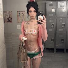  Nude