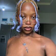  Nude