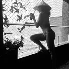  Nude