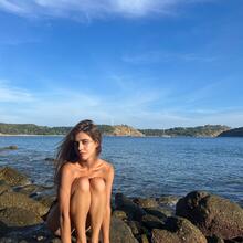  Nude
