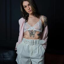  Nude