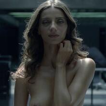  Nude