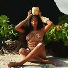  Nude