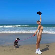  Nude