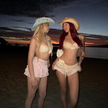  Nude