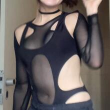  Nude