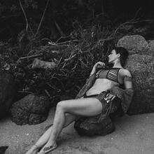  Nude