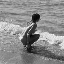  Nude