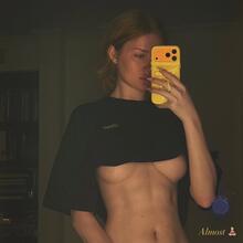  Nude