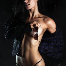  Nude
