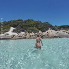  Nude