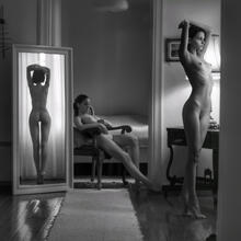  Nude