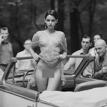  Nude
