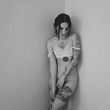  Nude