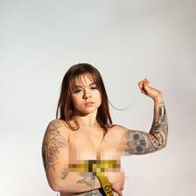  Nude