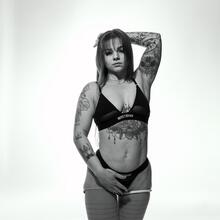  Nude