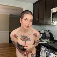  Nude