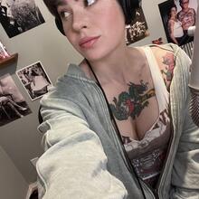  Nude