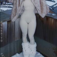  Nude
