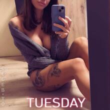  Nude
