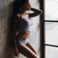  Nude